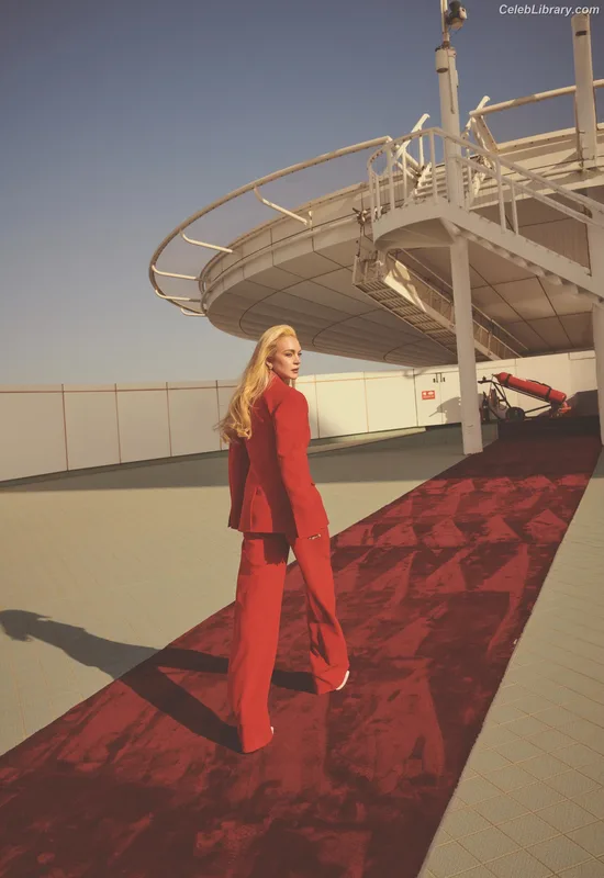 Lindsay Lohan photo 1 of 752
