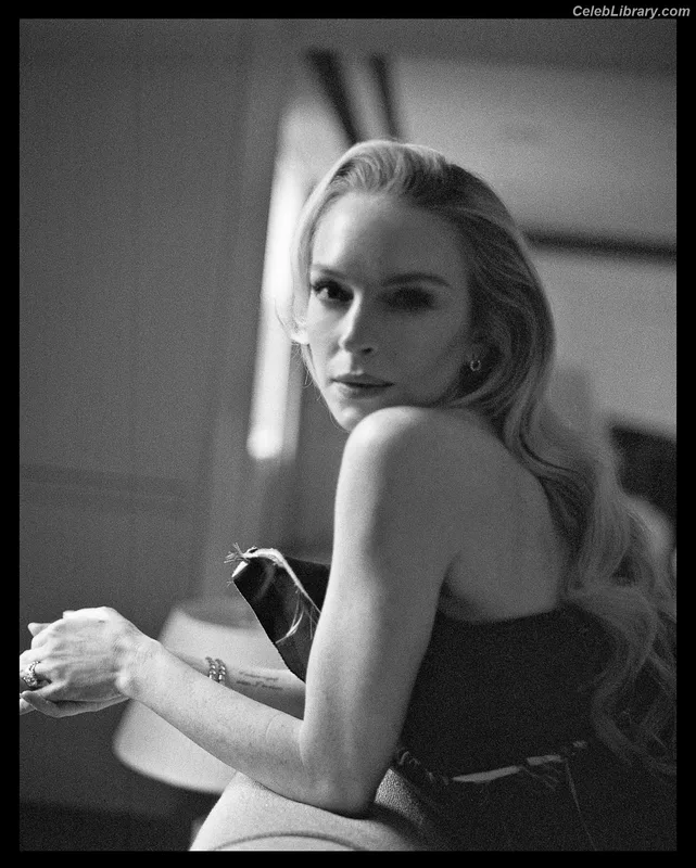 Lindsay Lohan photo 7 of 752