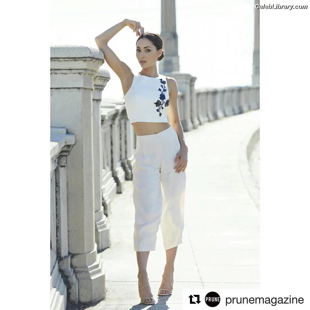 Lindsey Morgan photo 17 of 185