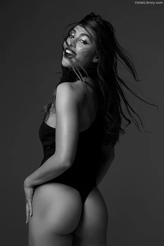 Lindsey Morgan photo 6 of 184