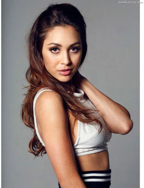Lindsey Morgan photo 23 of 184
