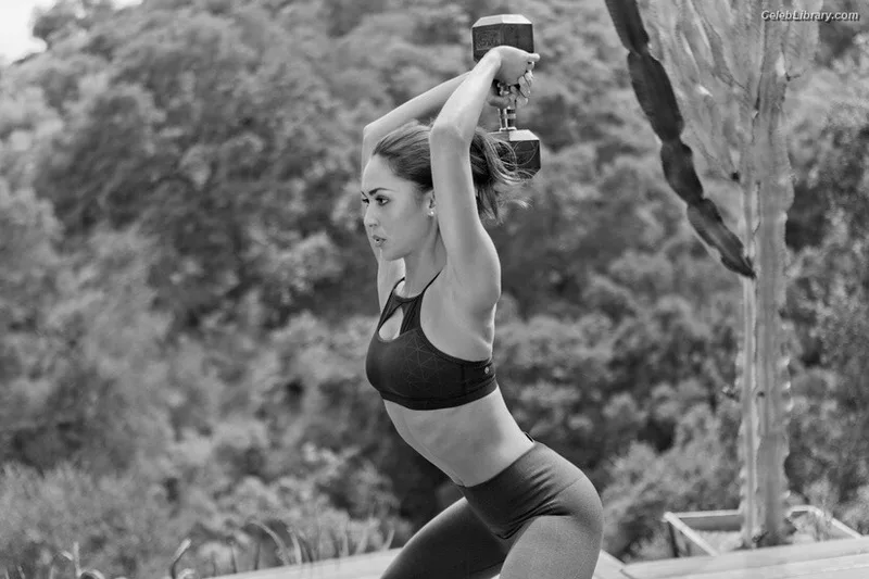 Lindsey Morgan photo 11 of 184