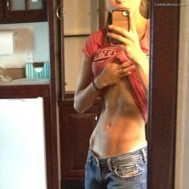 Lindsey Morgan photo 1 of 184