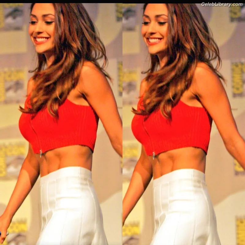 Lindsey Morgan photo 3 of 184