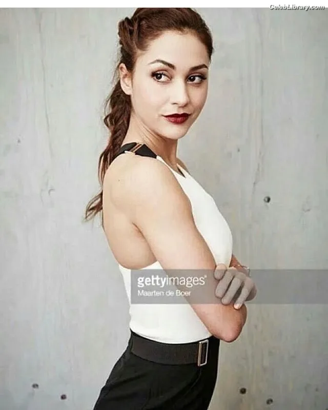 Lindsey Morgan photo 5 of 184