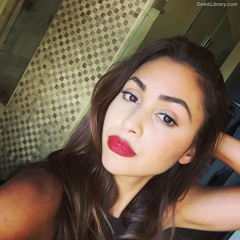 Lindsey Morgan photo 10 of 184