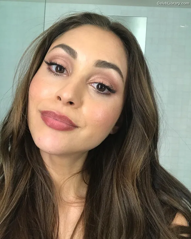 Lindsey Morgan photo 22 of 184
