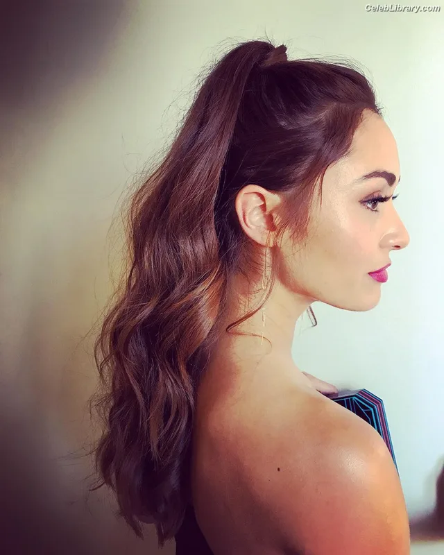 Lindsey Morgan photo 1 of 184
