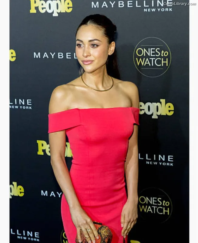 Lindsey Morgan photo 8 of 184