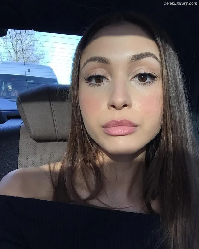 Lindsey Morgan photo 10 of 184