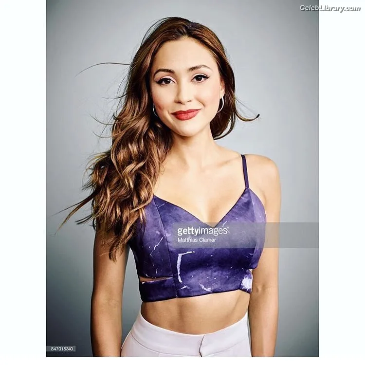 Lindsey Morgan photo 13 of 184