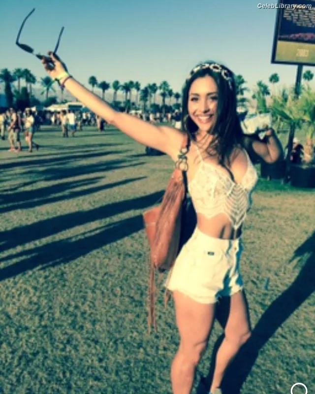 Lindsey Morgan photo 15 of 184