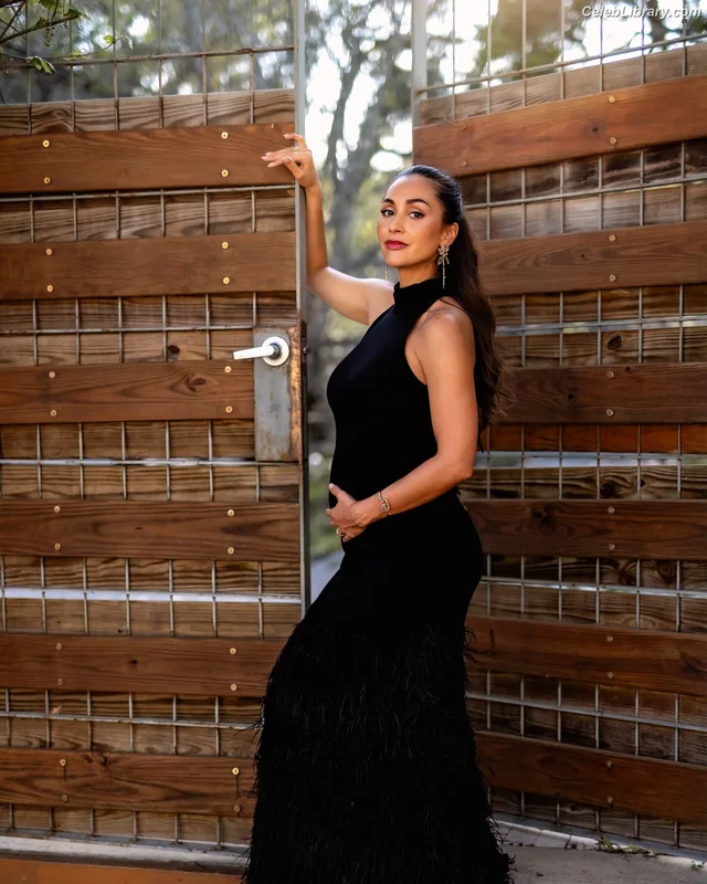 Lindsey Morgan photo 19 of 184
