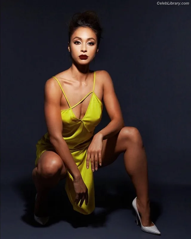 Lindsey Morgan photo 2 of 184