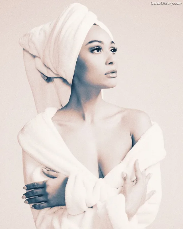 Lindsey Morgan photo 6 of 184