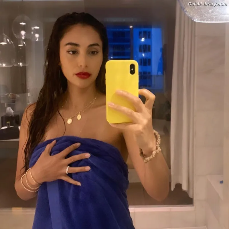 Lindsey Morgan photo 9 of 184