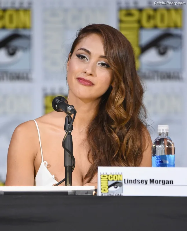 Lindsey Morgan photo 1 of 184