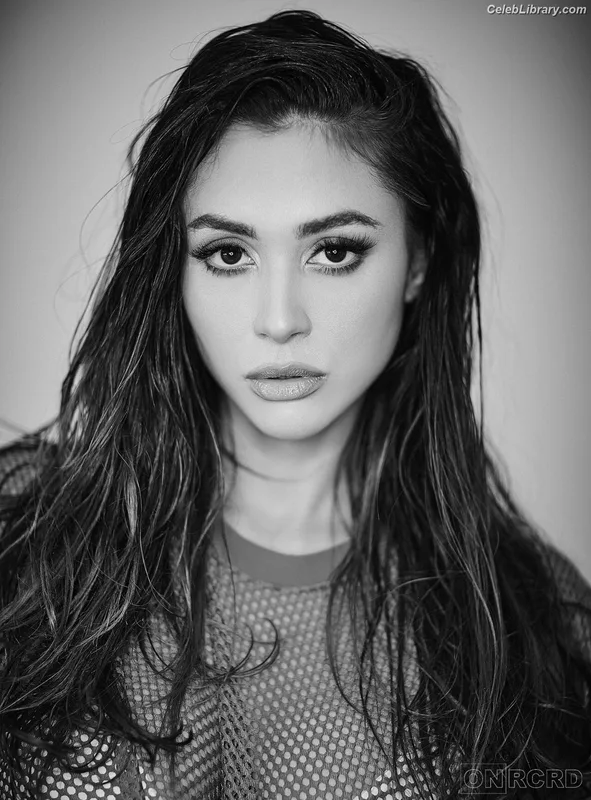 Lindsey Morgan photo 13 of 184