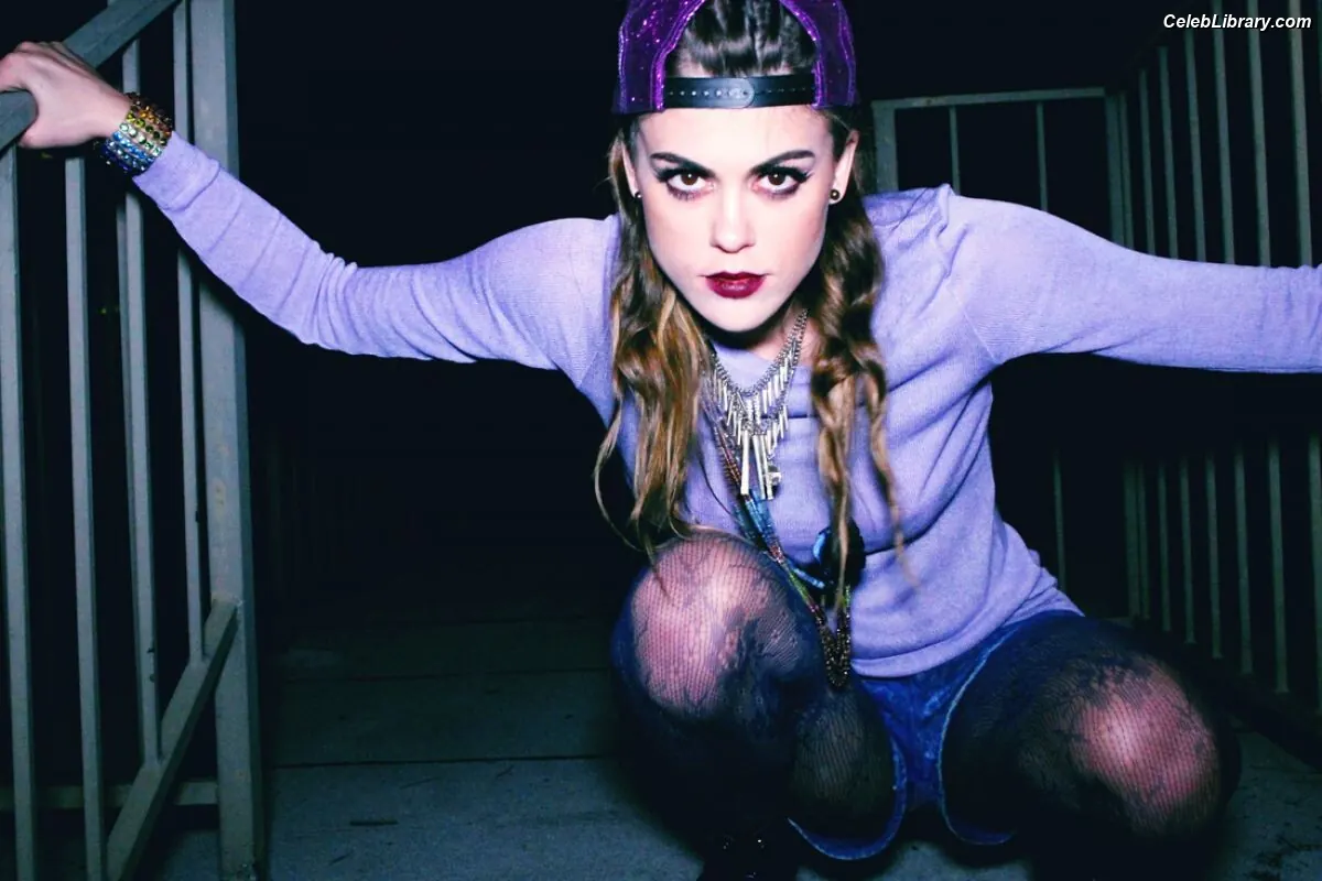 Lindsey Shaw photo 6 of 78