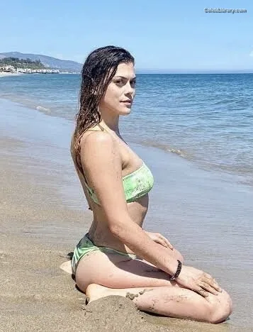 Lindsey Shaw photo 14 of 79