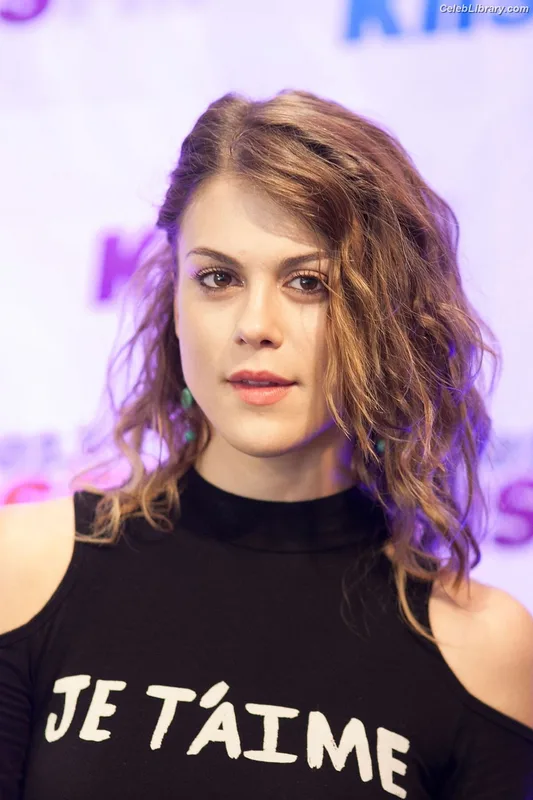 Lindsey Shaw photo 24 of 79