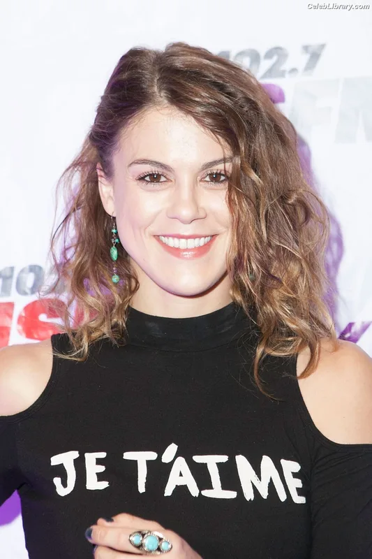 Lindsey Shaw photo 1 of 79