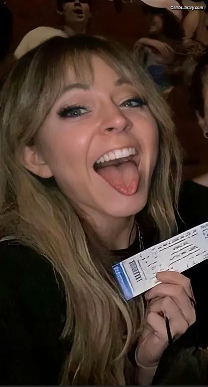 Lindsey Stirling photo 15 of 510