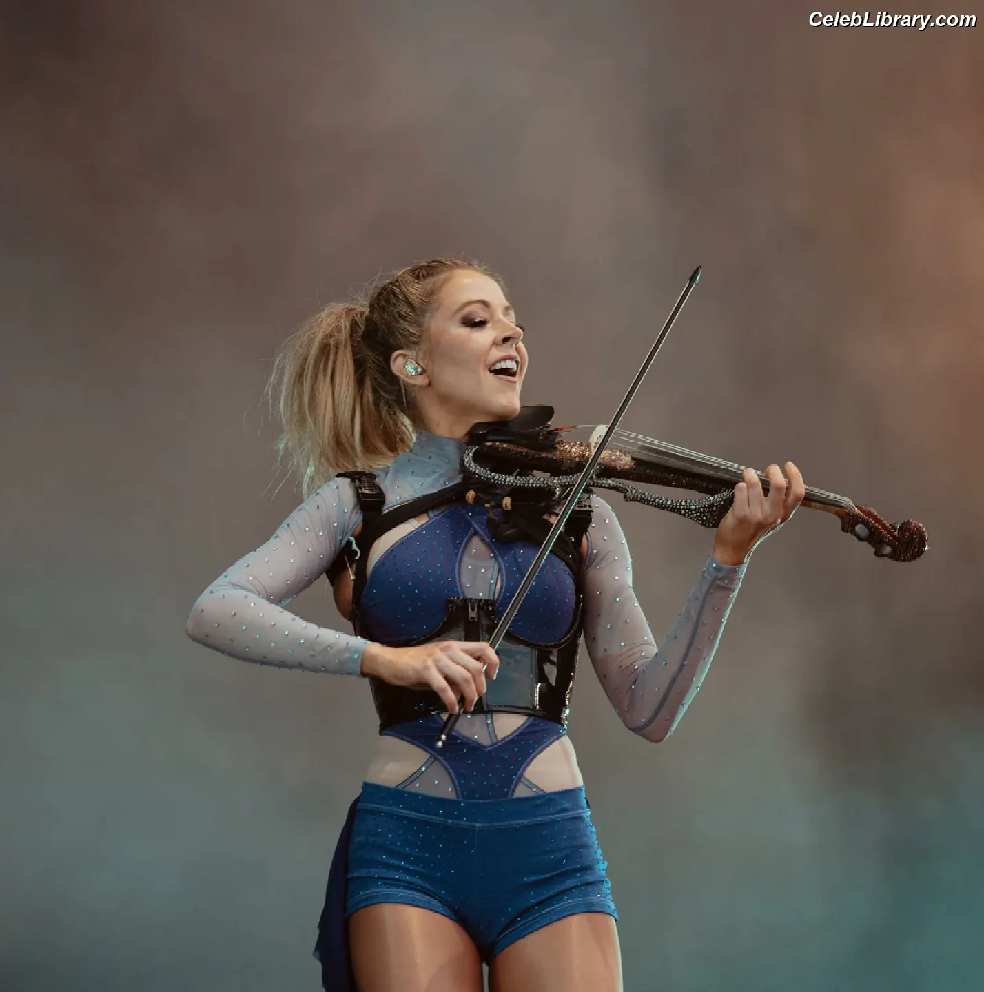 Lindsey Stirling photo 1 of 510