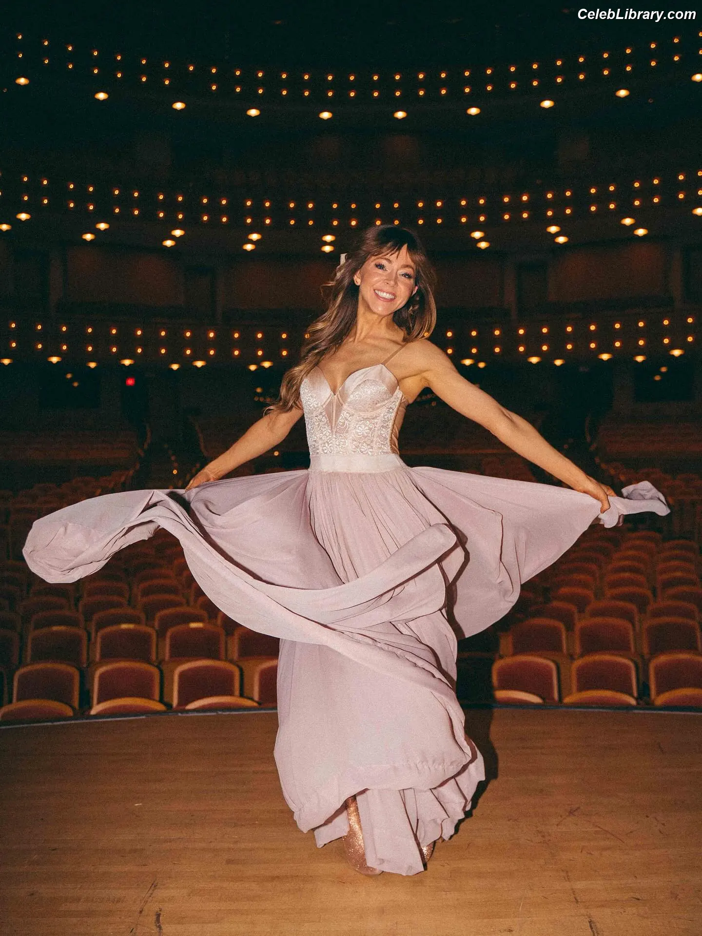 Lindsey Stirling photo 24 of 510
