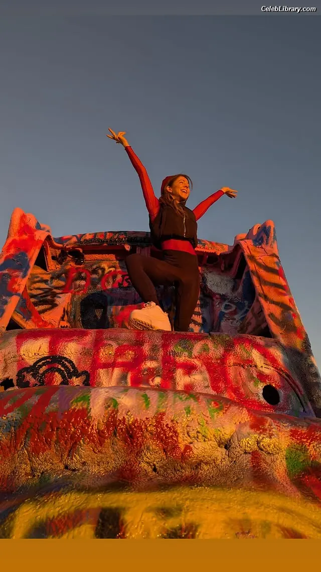 Lindsey Stirling photo 6 of 510