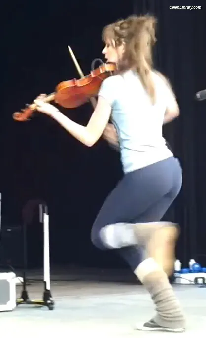 Lindsey Stirling photo 18 of 510