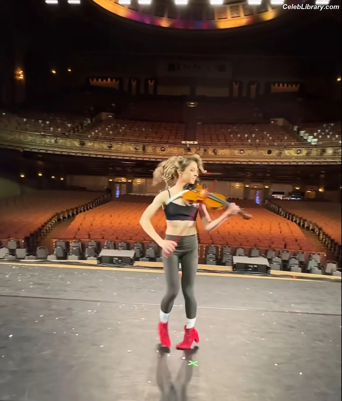 Lindsey Stirling photo 24 of 510