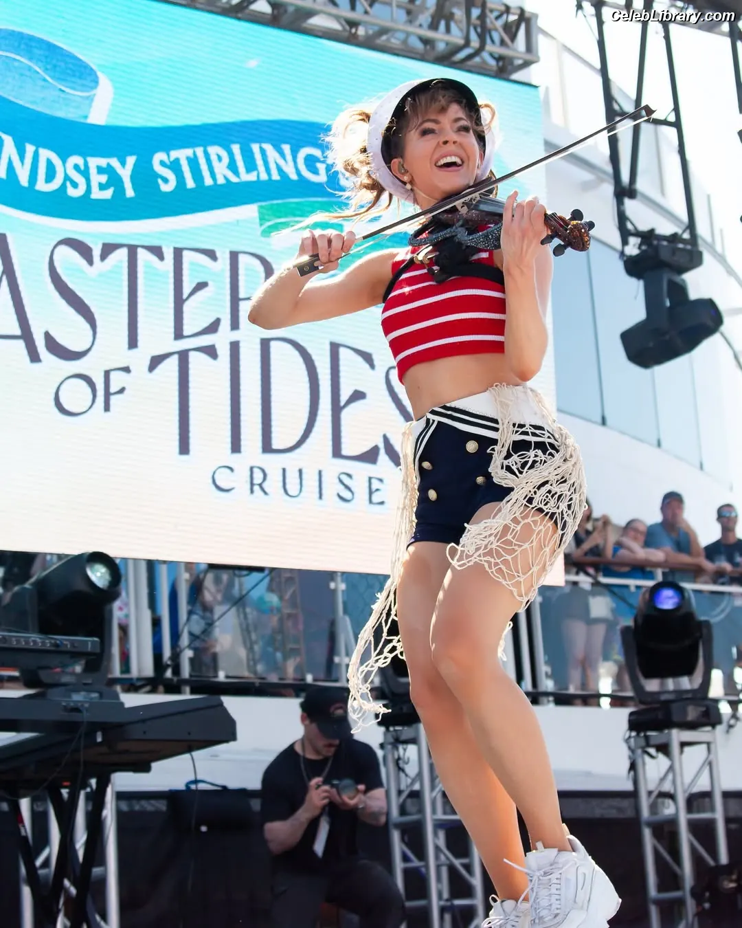 Lindsey Stirling photo 11 of 510
