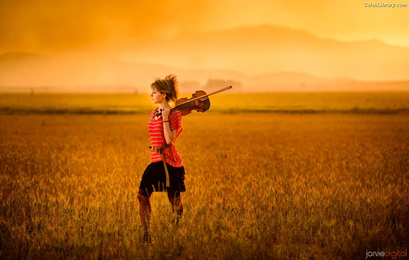 Lindsey Stirling photo 2 of 508