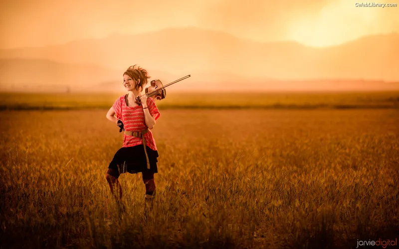 Lindsey Stirling photo 3 of 508
