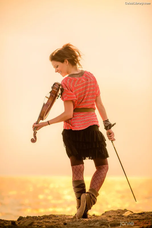 Lindsey Stirling photo 7 of 508