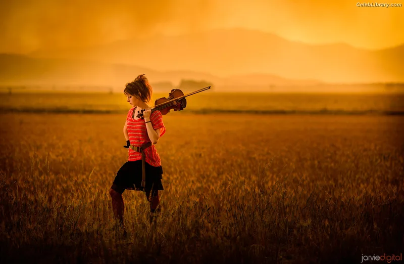 Lindsey Stirling photo 10 of 508