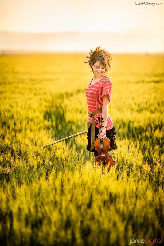 Lindsey Stirling photo 11 of 508