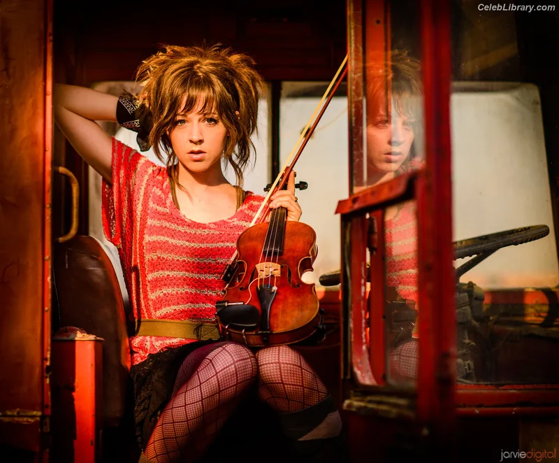 Lindsey Stirling photo 3 of 508