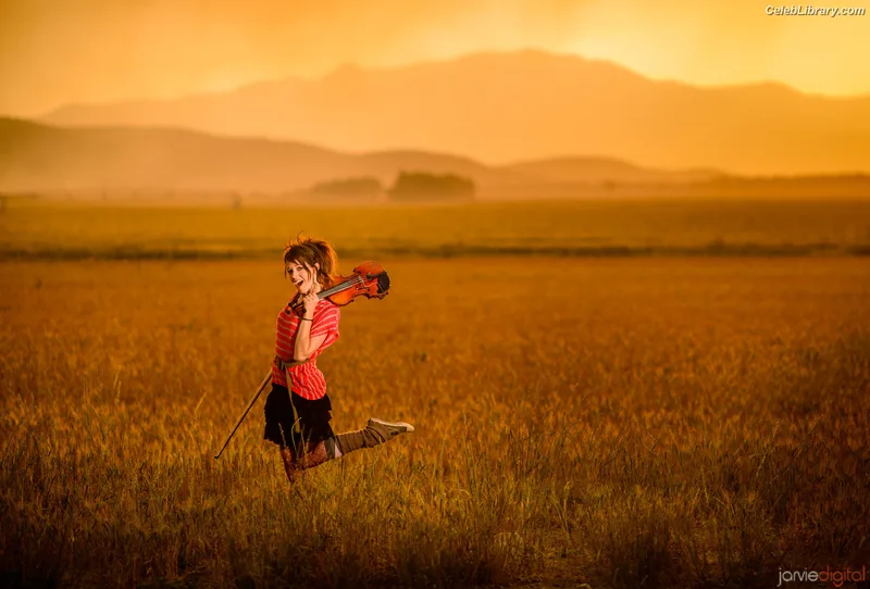 Lindsey Stirling photo 7 of 508