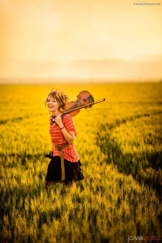 Lindsey Stirling photo 8 of 508
