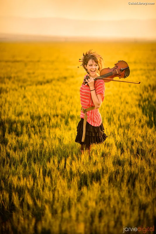 Lindsey Stirling photo 11 of 508