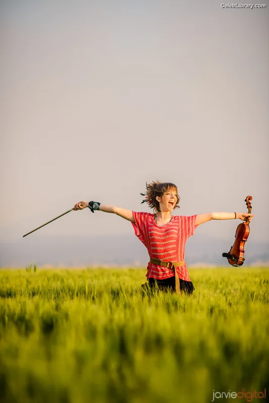 Lindsey Stirling photo 14 of 508
