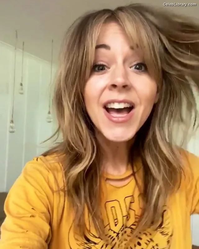 Lindsey Stirling photo 8 of 508