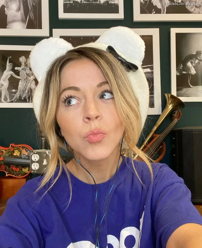 Lindsey Stirling photo 14 of 508