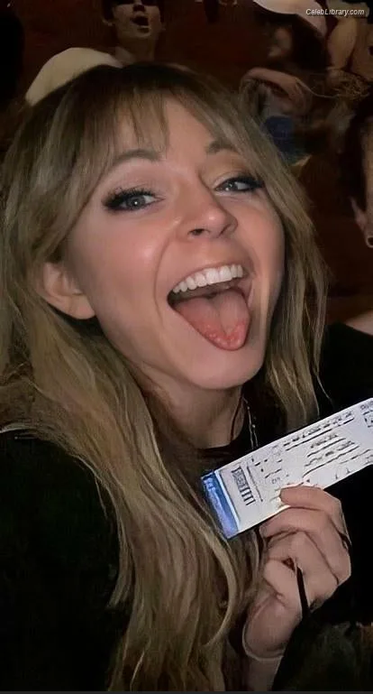 Lindsey Stirling photo 15 of 508