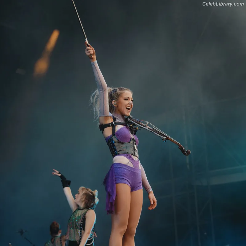 Lindsey Stirling photo 24 of 508