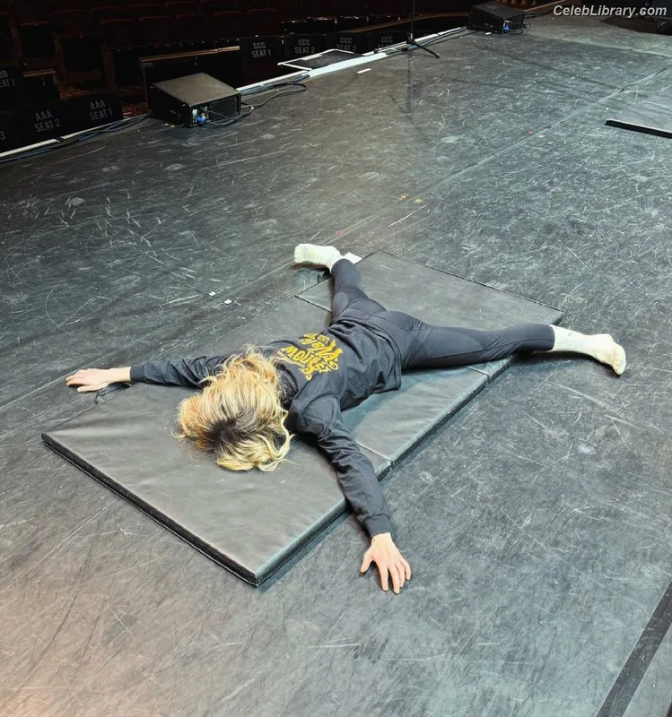 Lindsey Stirling photo 13 of 508