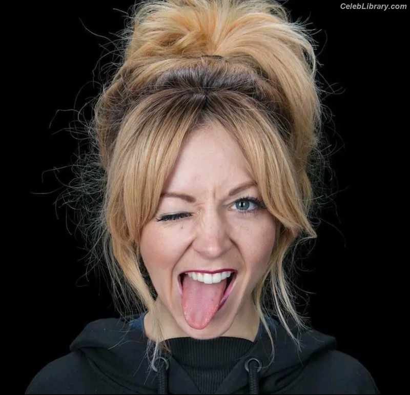 Lindsey Stirling photo 9 of 508