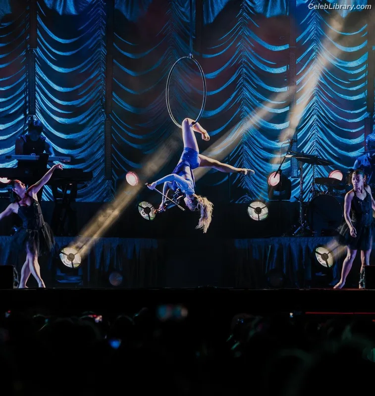 Lindsey Stirling photo 7 of 508